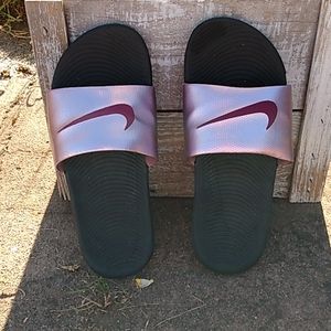 pink nike flip flops